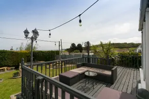Centrally Located Modern Seaside House - Image 3