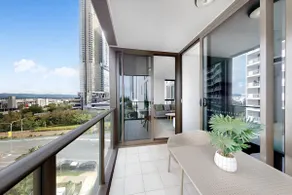 1BR PVTE Apt Casino Beach & Dining in Broadbeach - Image 4
