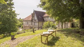 The Manor Suite - Champagne and Serenity - Image 3