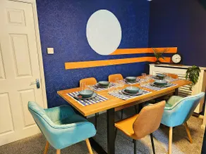 Spacious 6 Person Home with 3 Parking Spaces - Image 2