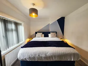 Spacious 6 Person Home with 3 Parking Spaces - Image 3