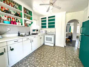 Vibrant Upstairs 2BR Unit | Porch & Walk to River - Image 4
