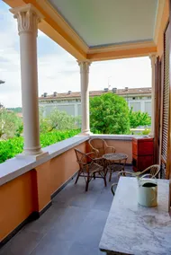 Ines Lake Garden - with private parking & garden - Image 2