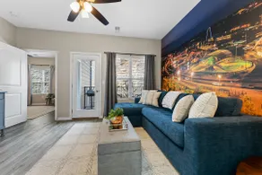 Gorgeous 4 Bedroom condo! - Image 5