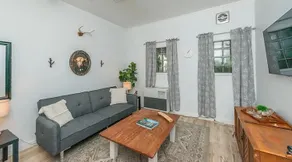 Downtown Cottage. ALL fees included - Image 3