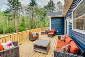 Skyline Getaway: Private hot tub, Fire pit, Dogs - Image 5