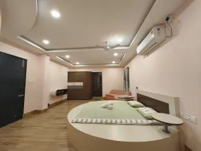 Luxurious Villa with 3 AC Bedroom & Free Parking ! - Image 5