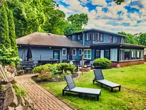 4 BDRM Lake House w/ Private Dock Canoes/Kayaks! - Image 4