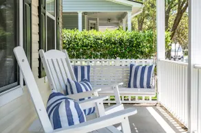 HotTub~Fire Pit~Outdoor Movie~.8mi to Old Town - Image 2