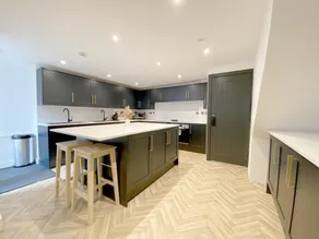 Eleven on Dragon - Boutique Hotel Rooms & Studio Apartment - Image 2