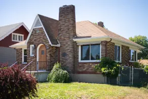 Spacious, Central, Walkable• King Beds • 9 mins DT - Image 2
