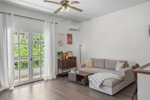 Spacious house next to the beach - Image 2