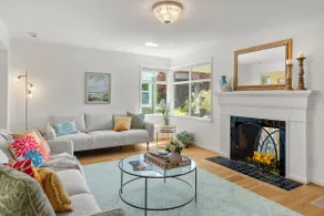 6 Min to the Space Needle + Fire Pit | Sleeps 8 - Image 3