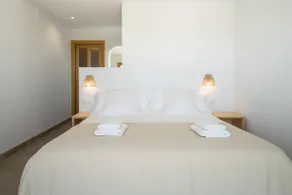 Ostalea 5-star cottage | Jacuzzi - Image 3
