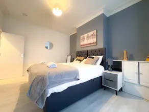 5BDR Manchester Stay | Tram Access|Free St Parking - Image 5