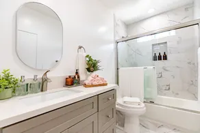 4-Bedroom NEW Private Townhouse 6 beds - Image 4
