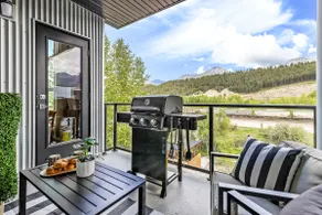 Luxe 3BR Golden Hideaway Top Floor, Balcony & BBQ - Image 4