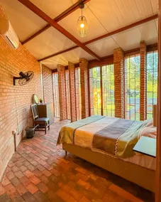 Brick Loft surrounded by Nature - Image 5
