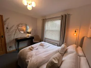 10 Minutes From Stanstead Airport 2Bed + Parking - Image 2