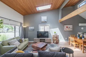 Bright Salem Retreat Near Downtown & Riverfront - Image 2
