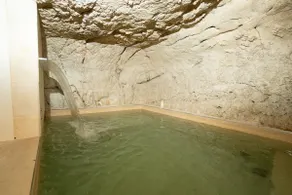 Cave Luxury Suite - Image 4