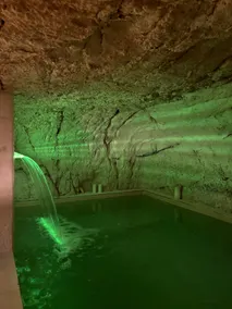 Cave Luxury Suite - Image 2