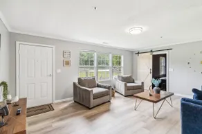 5BR with Game Room & Huge Backyard - Image 4