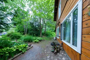 Extra-large 4,000 sq f retreat in woods with sauna - Image 4