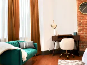 The Emerald Loft | Spa Shower Suite + King bed - Image 4