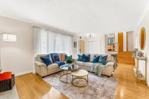Gorgeous 3BR Home Near Bronte Harbour - Image 3