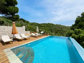 Luxury Villa with infinity pool - Image 5