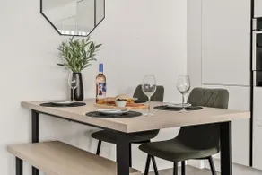 The Atria Suite - Harbour Apartment with Gym - Image 5