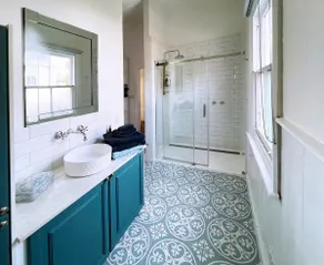 Iconic Renovated Period Home - 2 minutes to CBD - Image 4