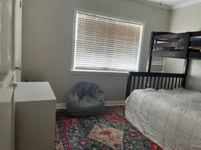 4Bedrooms-Sunroom/Fenced Outdoor Space/FullKitchen - Image 4