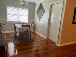 4Bedrooms-Sunroom/Fenced Outdoor Space/FullKitchen - Image 5