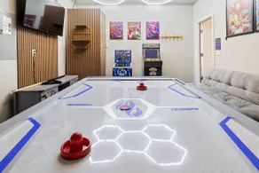 GAME ROOM house, Modern/Stylish in great Location! - Image 4
