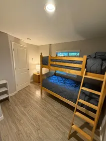 A Cozy & Stylish Stay in Seattle - Image 4