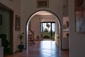 Luxury seafront pool villa - Image 5