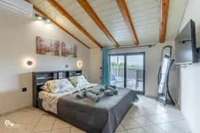 Four 4Season - Beach Access & Amazing View Retreat in Nea Makri - Image 3
