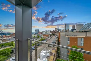 City-view|Free Parking|24/7 Gym| Steps 2 Metropark - Image 3