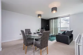 Royal City Stay Apartment CMK Free Parking - Image 2