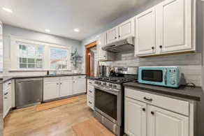 Stylish 4BR 2BA Home Near CSULB Airport and Beach - Image 3