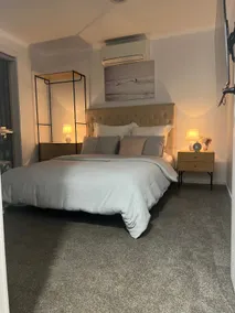 Guest Suite with Private Entry- 6 mins to Airport - Image 2