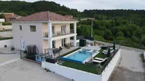 Entire Vacation Home - Heated Pool,Jacuzzi & Sauna - Image 2