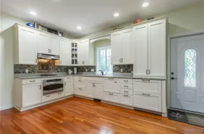 The Apartment at Monier Manor - Image 4