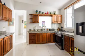 Exclusive and centrally located house - Image 4