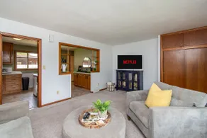 3BR I 3 min to NDSU, Fenced Yard, Ping Pong, King - Image 2