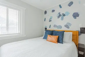 Modern 1BR w/AC + Sofa Bed + Kitchen - Image 2