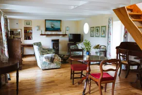 Finaha Cottage — Spacious & Quiet with Bay Views - Image 3