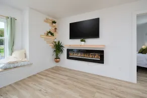 Victorian Penthouse 2 bedroom down town apt. - Image 5